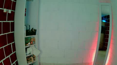 Snapshot of venus_megan chatting on January 6, 5:27 pm emily independent account MY conextion 1100 GTM to 17hr GTM online show from January 6, 5:27 pm