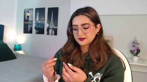 Mia online show from September 12, 12:34 pm