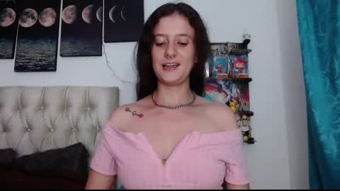 Snapshot of venusandfantashi_gh1 chatting on March 3, 3:16 am venusHelp me reach 100 like honey online show from March 3, 3:16 am