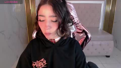 Snapshot of venuss09_s chatting on October 7, 1:59 pm venuss online show from October 7, 1:59 pm