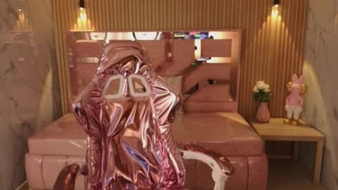 venuss online show from April 8, 2:41 pm