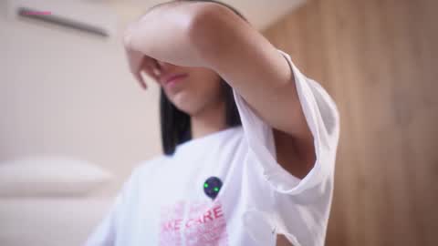 Veronica online show from December 1, 3:04 pm