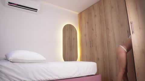 Veronica online show from November 28, 3:48 pm