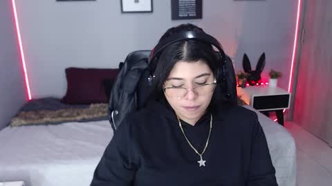 Miss Veronika online show from February 1, 4:00 pm