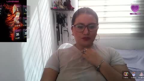 Snapshot of vesper_vixen chatting on September 13, 12:46 pm Vesper Vixen online show from September 13, 12:46 pm