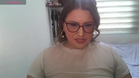 Snapshot of vesper_vixen chatting on October 1, 3:06 pm Vesper Vixen online show from October 1, 3:06 pm