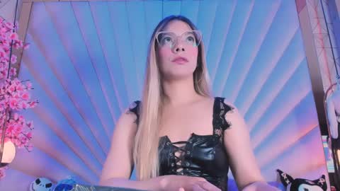 Vesper Velvet  online show from April 7, 5:20 am