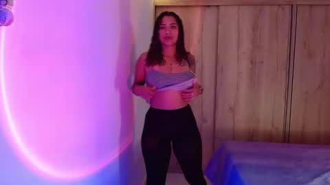 Snapshot of vicky_crazy chatting on December 27, 5:26 pm Vicky  online show from December 27, 5:26 pm