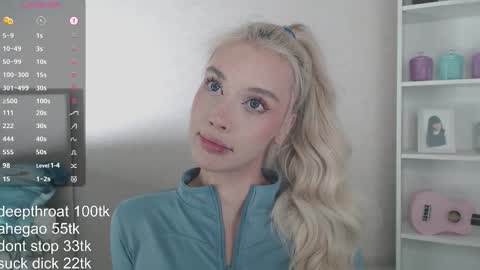 Snapshot of vickyfuckingdoll chatting on October 18, 10:44 pm vickyfuckingdoll online show from October 18, 10:44 pm