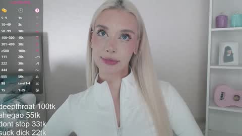Snapshot of vickyfuckingdoll chatting on October 21, 10:47 pm vickyfuckingdoll online show from October 21, 10:47 pm
