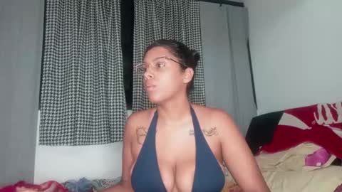 vickyhm22 online show from October 6, 6:08 am