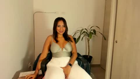 Victoria Santos online show from February 1, 2:26 am