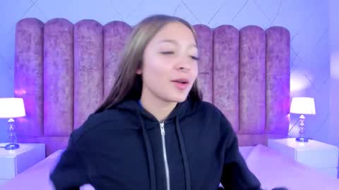 Snapshot of victoria_adams14 chatting on February 25, 12:27 pm Victoria for you online show from February 25, 12:27 pm