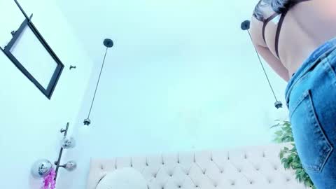 Victoria online show from November 17, 9:15 pm