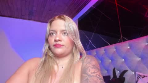 victoria_floyd1 online show from October 25, 6:37 pm