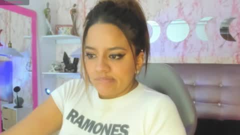 Snapshot of victoria_floyd1 chatting on January 24, 7:49 pm victoria_floyd1 online show from January 24, 7:49 pm