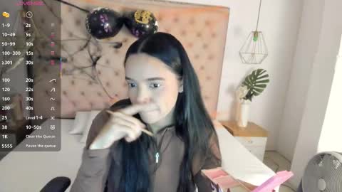 Snapshot of victoria_kitt chatting on October 20, 2:53 pm victoria_kitt online show from October 20, 2:53 pm