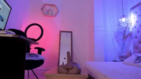 Snapshot of victoria_kitt chatting on September 28, 8:47 pm victoria_kitt online show from September 28, 8:47 pm