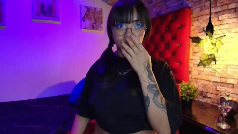 victoria online show from November 19, 8:42 pm