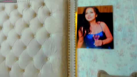 victoriaarousse online show from December 22, 12:36 am