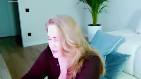 Miss V online show from November 28, 6:27 am