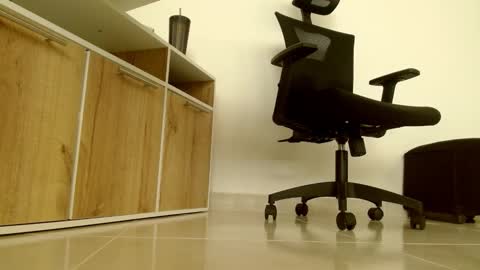 Victoria online show from November 11, 5:43 pm