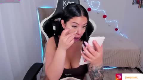 V  I C  T O R I A  online show from November 18, 6:31 pm