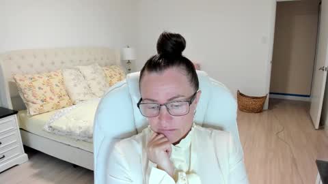 Ukrainian-woman online show from September 15, 1:08 pm