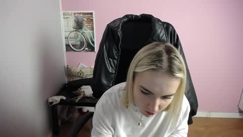 viktoria_lovely online show from April 9, 11:15 am