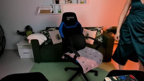 Viktoria  Bell online show from December 27, 3:49 pm