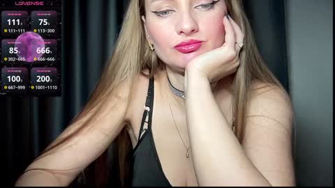 Snapshot of viola_1 chatting on January 5, 2:27 am Funny girl online show from January 5, 2:27 am