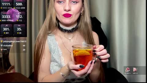 Snapshot of viola_1 chatting on January 1, 5:11 am Funny girl online show from January 1, 5:11 am