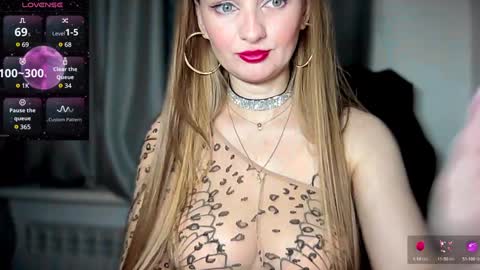 Snapshot of viola_1 chatting on January 31, 8:01 pm Funny girl online show from January 31, 8:01 pm