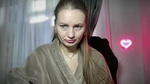 Snapshot of viola_1 chatting on February 18, 7:43 am Funny girl online show from February 18, 7:43 am
