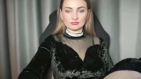 Snapshot of viola_1 chatting on December 28, 8:47 pm Funny girl online show from December 28, 8:47 pm