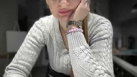 Snapshot of viola_1 chatting on January 23, 8:04 am Funny girl online show from January 23, 8:04 am