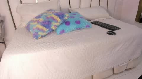 violeet_gray online show from February 15, 11:50 am