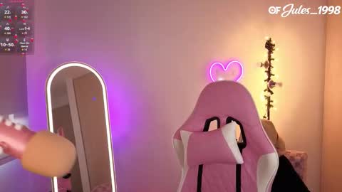 violet online show from February 21, 7:14 pm