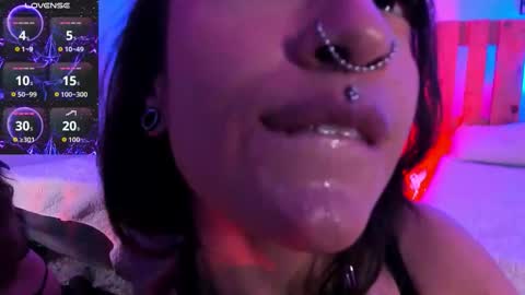 Violet Jones online show from December 4, 4:30 pm