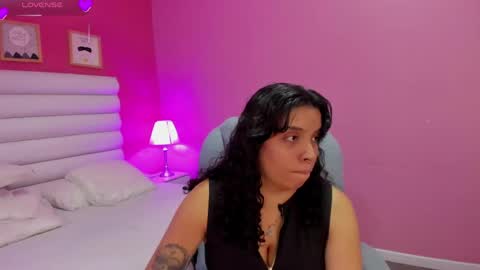 violet_sinclair online show from June 7, 11:50 am