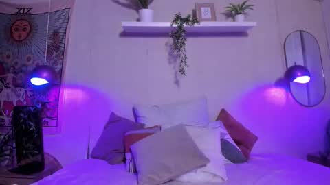 Violeta  online show from December 19, 1:14 pm