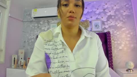 Snapshot of violeta_medina chatting on December 22, 3:44 am violeta_medina online show from December 22, 3:44 am