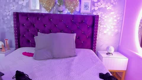 Snapshot of violeta_medina chatting on January 14, 3:32 am violeta_medina online show from January 14, 3:32 am