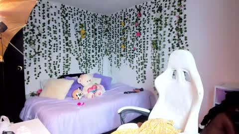 Violeta online show from December 6, 3:00 pm