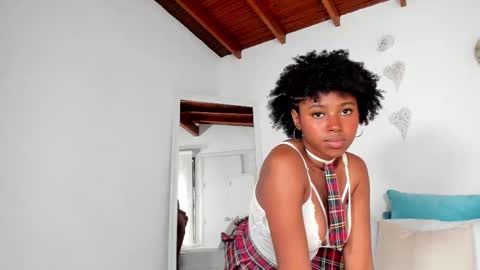 Snapshot of violeta_ruiz_ chatting on January 8, 9:55 pm violeta_ruiz_ online show from January 8, 9:55 pm