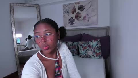 Snapshot of violeta_ruiz_ chatting on February 20, 4:58 pm violeta_ruiz_ online show from February 20, 4:58 pm