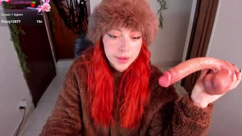 Snapshot of violetaarey chatting on October 14, 9:39 pm Violeta Help me reach 150 thumbs up online show from October 14, 9:39 pm