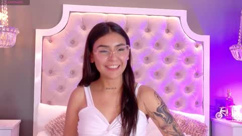 Snapshot of violetblaze chatting on October 20, 1:41 am Cute Violet online show from October 20, 1:41 am