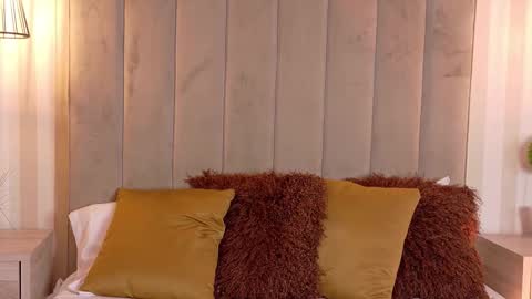 Snapshot of violetblaze chatting on September 18, 1:26 am Cute Violet online show from September 18, 1:26 am