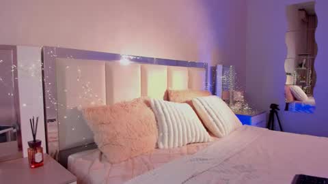 Violet online show from November 26, 4:52 pm